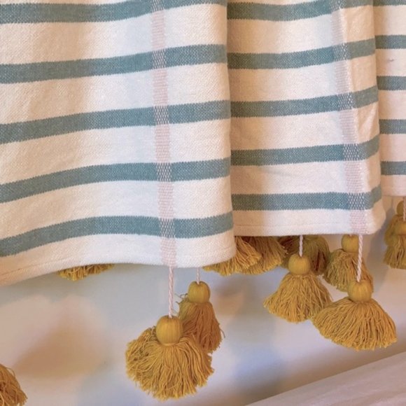 Woven Nelly Throw Blanket - Picture 5 of 6